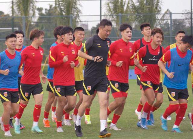 据《泰晤士报》报道，曼联任何关于引援的想法以及人员的任命或解聘都需要先咨询拉特克利夫的团队。